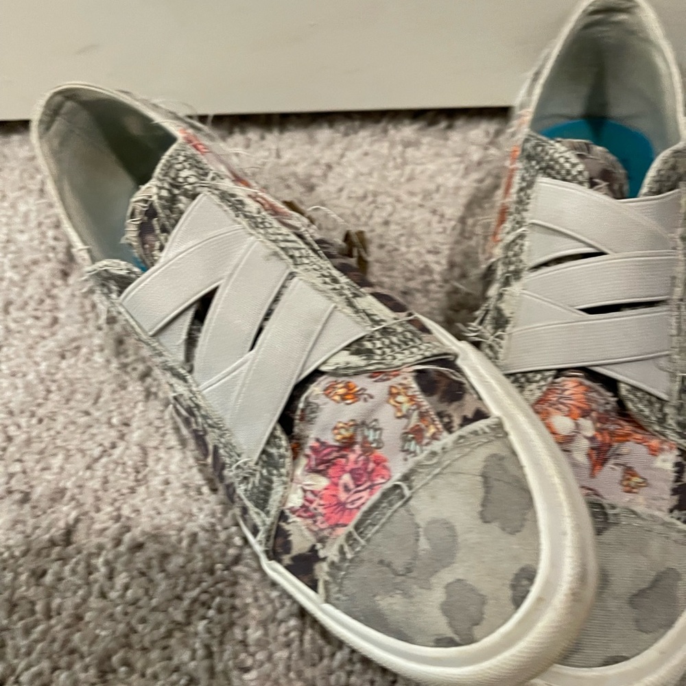 Blowfish, multicolored, flowered shoe